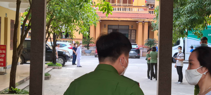Ngoài ra, cơ quan điều tra đã xác định có đối tượng đã lợi dụng chức vụ quyền hạn của mình để chiếm đoạt tài sản do mình quản lý, đây là hành vi tham ô tài sản. Mức hình phạt đối với tội danh này là rất nghiêm khắc, mức cao nhất có thể là tù chung thân hoặc tử hình. Đối với các đối tượng nhận hối lộ cũng vậy, với số tiền nhận hối lộ 1 tỷ đồng trở lên, khung hình phạt cao nhất cũng là tù chung thân hoặc tử hình. Hành vi đưa hối lộ cũng sẽ bị xử lý về tội đưa hối lộ với chế tài có thể tới 20 năm tù.