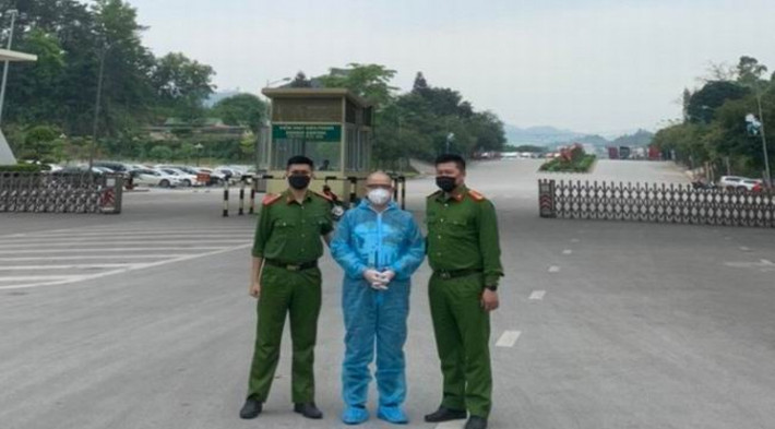 Bắt đối tượng truy nã là người nước ngoài tại Hải Phòng. Công an quận Ngô Quyền (thành phố Hải Phòng) vừa phát hiện, bắt giữ một đối tượng Mạnh Phàm Sinh (Meag Fansheng, SN 1968) đang lẩn trốn tại phường Cầu Đất. Mạnh Phàm Sinh là đối tượng đang bị cơ quan chức năng Trung Quốc truy nã về tội buôn lậu. Sau khi hoàn thiện hồ sơ vụ việc, Công an quận Ngô Quyền phối hợp với Văn phòng cơ quan CSĐT Công an TP Hải Phòng, các Cục nghiệp vụ thuộc Bộ Công an bàn giao Mạnh Phàm Sinh cho Công an Trung Quốc.