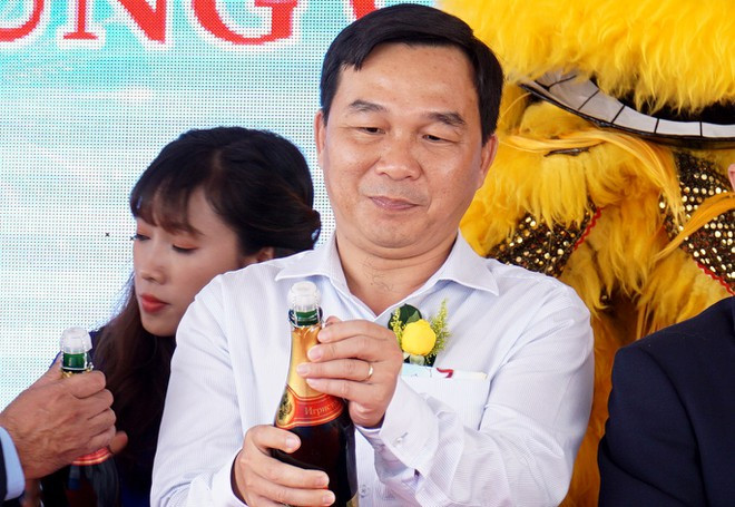 Ông Lê Nguyễn Thanh Danh - nguyên Phó Bí thư Đảng ủy, nguyên Phó Giám đốc Sở Tài nguyên và Môi trường; Ngô Hiếu Toàn - Đảng ủy viên, Phó Giám đốc Sở Tài chính tỉnh Bình Thuận bị khai trừ ra khỏi Đảng