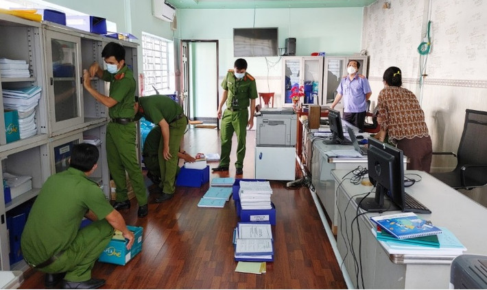 Trực tiếp quản lý, điều hành 4 công ty kinh doanh mua bán cát, thông qua 2 số tài khoản cá nhân của mình từ năm 2016 đến năm 2020, Cường đã giao dịch số tiền mua bán cát là hơn 63 tỷ đồng, tuy nhiên Cường đã không xuất hóa đơn, không ghi chép vào sổ sách kế toán và không kê khai nộp thuế số tiền này. Căn cứ kết quả giám định của Cục Thuế tỉnh An Giang bị can Cường đã trốn thuế với số tiền trên 19 tỷ đồng.