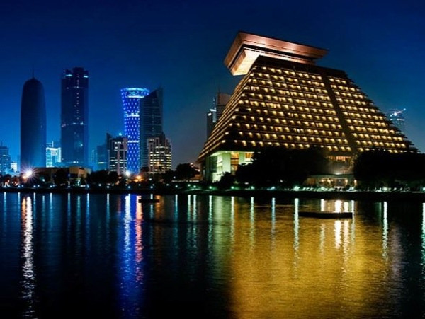Nếu như muốn mua một món đồ mà Qatar không có, giới nhà giàu nước này lập tức đáp máy bay tới Dubai để mua. Nếu như ở Dubai cũng không có thì họ có thể bay tới Châu Âu hoặc Mỹ để mua bằng được. Ảnh: BI.