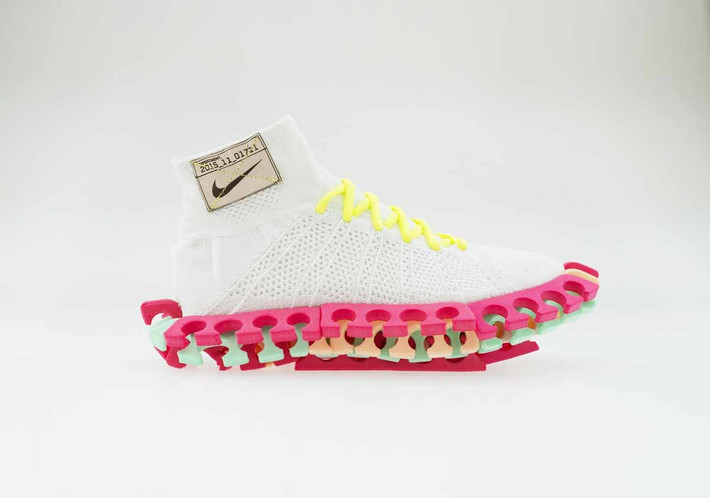 Chiếc giày độc đảo của hãng Nike với đệm đế có thể tùy chỉnh.