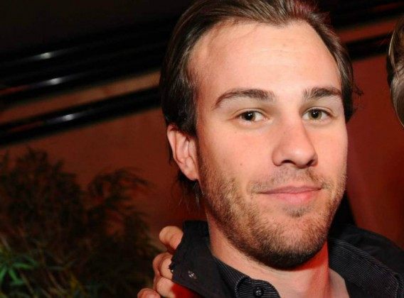1. Tom Persson (30 tuổi), tài sản 672 triệu bảng (967 triệu USD): Là con trai của CEO H&M, Thomas Persson (còn được biết dưới cái tên Tom Persson) là triệu phú trẻ tuổi giàu có nhất có tên trong danh sách thừa kế đế chế H&M. Sinh năm 1985, Thomas Persson là con trai thứ hai của CEO H&M Stefan Persson, là cháu của nhà sáng lập nhãn hàng thời trang hàng hiệu giá rẻ nổi tiếng Erling Persson.