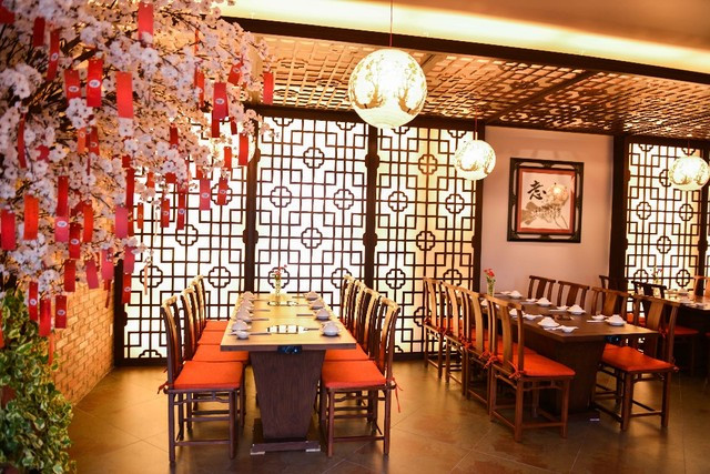 Hoa Hậu Thu Hoài đã có thời gian dài sinh sống tại Đài Loan do đó nhà hàng mang nhiều dấu ấn kiến trúc của xứ sở này, kết hợp với nhiều món ngon được chế biến bởi đầu bếp người bản xứ.