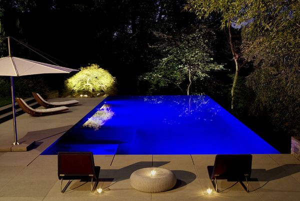 Chẳng hạn sân của bạn hình chữ nhật và thực sự khá nhỏ thì có thể xây dựng hồ bơi giống như một bồn tắm nhưng hãy thiết kế đơn giản và đây là lựa chọn tốt nhất cho một không gian nhỏ.