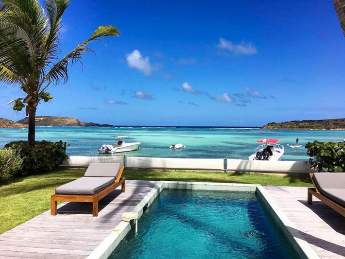 Khách sạn Le Sereno, St. Barths (cộng đồng hải ngoại của Pháp): Các cặp đôi mới cưới sẽ rất thích thú khi được ngắm bãi biển thơ mộng từ phòng nghỉ tại khách sạn Le Sereno ở St. Barths.