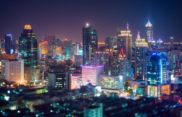 Từ tầng thượng của những tòa nhà cao tầng ở Bangkok, nhiếp ảnh gia Julien Grondin đã ghi lại những hình ảnh tuyệt đẹp về Thủ đô của Thái Lan.
