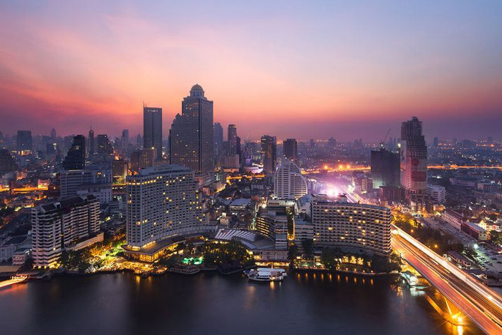 Thành phố Bangkok lúc bình minh.