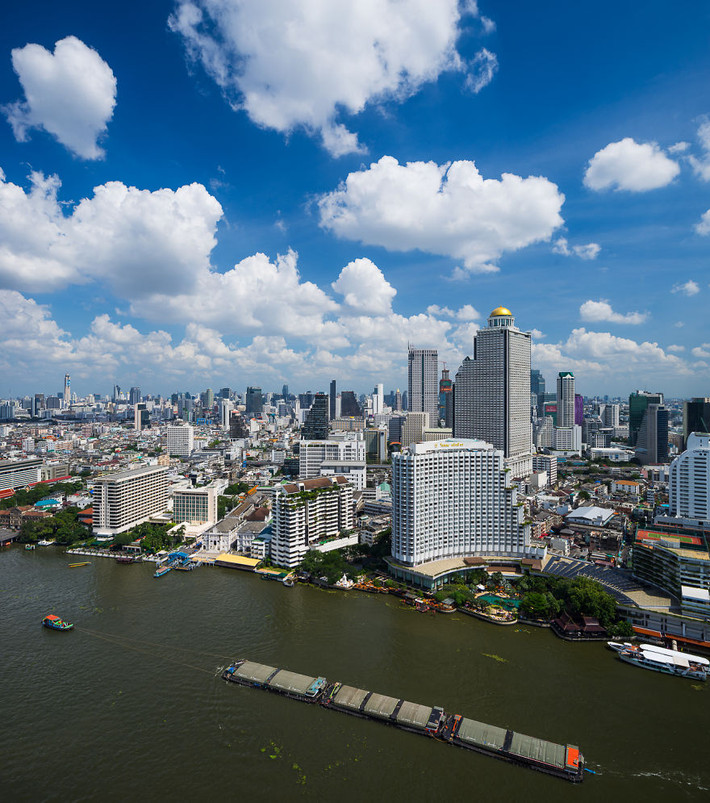 Ngày nắng ở Bangkok nhìn từ con sông Chao Phraya.
