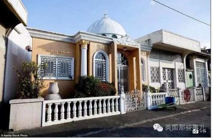 Những ngôi nhà ở đây đều dành cho những người đã mất nhưng còn đẹp và rộng rãi hơn cả nhà người sống.