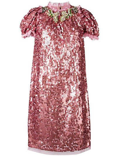 Bộ cánh hàng hiệu của Joen Ji Hyun được chú ý đầu tiên đó là chiếc đầm sequin lấp lánh của Dolce&Gabbana được cô mặc.