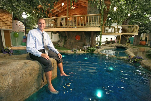 "Treehouse" (Nhà trên cây) là một kiểu văn phòng độc đáo do Inventionland sáng tạo. Trong thời gian giải lao, nhân viên có thể đi dạo trên cầu thang bên ngoài văn phòng và ngắm bể nhân tạo hay ngồi trên thảm cỏ. Ngồi trên những hòn đá và thả chân xuống nước cũng là một cách để tiêu khiển.