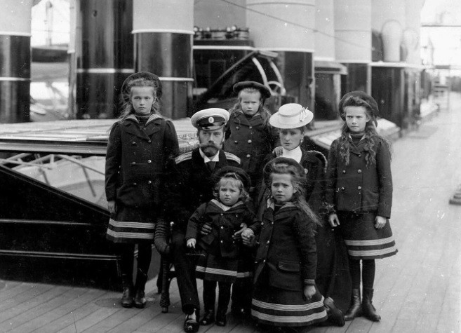 Sa hoàng Nicholas II đã tiếp đón nhiều vị khách quý trên du thuyền Standart như: hoàng đế Đức, Tổng thống Pháp...