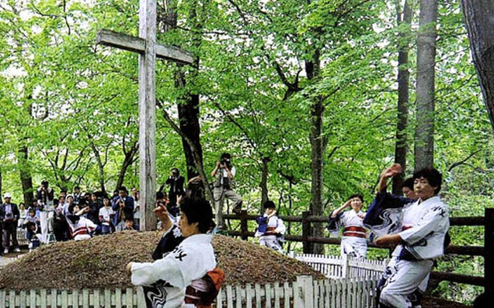 Sau khi tới Nhật Bản, Chúa Jesus dành thời gian học tiếng Nhật và nghiên cứu văn hóa của người dân địa phương trước khi trở lại Jerusalem. Về sau, Chúa Jesus bị đóng đinh tại vùng đất thánh Jerusalem.