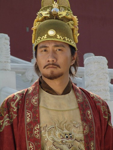 Trong khi chưa tìm ra hướng giải quyết, Chu Nguyên Chương lâm bệnh. Khi ở trên giường bệnh, ông cho gọi cháu đích tôn Chu Doãn Văn đến và hỏi về cách xử lý vấn đề mà ông đang "đau đầu".