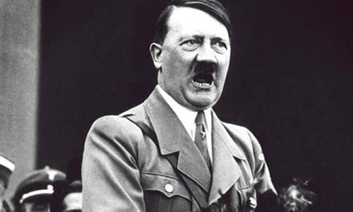 Hitler tuyên bố là người ăn chay, không uống rượu và hút thuốc lá. Y lo sợ nếu vướng vào những thói quen này sẽ khiến bản thân mắc bệnh ung thư và mất mạng vì căn bệnh này.