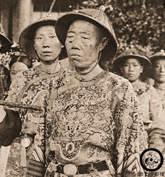 Tương tự cung nữ, thái giám cũng không hề có dung mạo khôi ngô, tuấn tú như trong các bộ phim. Trong ảnh là đại thái giám Lý Liên Anh - tâm phúc của Từ Hy Thái hậu.