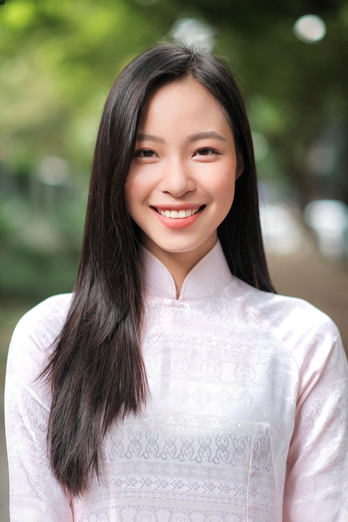 Nguyễn Thị Lan Anh cũng thu hút nhiều lượt tương tác trên mạng xã hội. Cô gái sinh năm 2003 đến từ Hà Nội, là sinh viên trường Đại học Nội vụ Hà Nội.