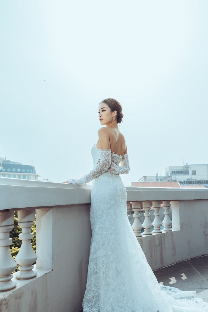 Đỗ Vinh Quang sinh năm 1995, là con út của ông bầu Đỗ Quang Hiển. Cặp đôi được khen xứng đôi.