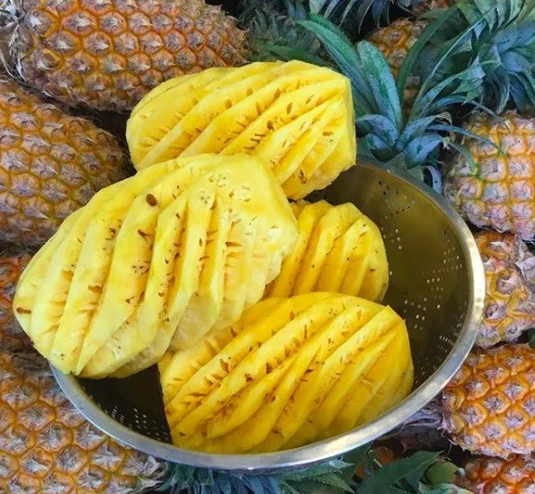 Cuối cùng, Dina quyết định trở thành một người chỉ ăn hoa quả đến suốt đời. Tuyệt vời hơn, nhờ việc chỉ ăn trái cây tươi, Dina giảm từ 83kg xuống còn 51kg, mức cân nặng mà cô từng mơ ước.