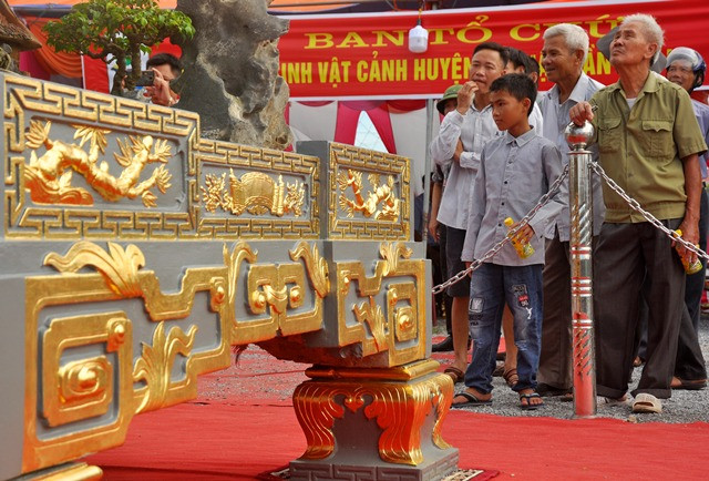 Đây cũng là điểm nhấn khiến siêu cây sanh này càng trở nên thu hút người tham quan hơn.