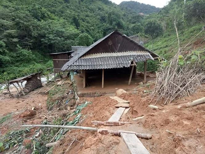 Sở Giao thông Vận tải Thanh Hóa đã huy động hàng chục máy xúc để tiến hành giải tỏa các điểm sạt lở. Tuy nhiên, phải thông các điểm phía trước thì máy múc mới tiếp cận được các điểm sạt lở tiếp theo.