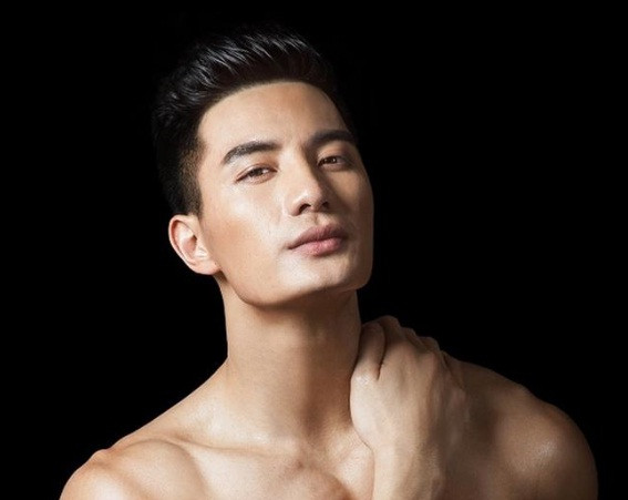 Sau khi đoạt giải Nam vương Toàn cầu 2015, Nguyễn Văn Sơn rộng đường vào showbiz, trở thành mẫu nam sáng giá. Bên cạnh đó, anh còn tham gia đóng phim, vừa qua góp mặt trong dự án điện ảnh "Sám Hối". Nhìn chung, con đường hoạt động nghệ thuật của Nguyễn Văn Sơn không có quá nhiều dấu ấn.