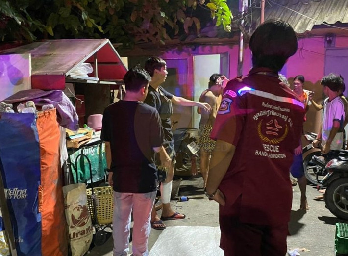 Theo truyền thông Thái Lan, vụ việc này xảy ra vào buổi tối vài ngày trước. Một người đàn ông 39 tuổi ở tiểu khu Bang Pu Mai, huyện Mueang, tỉnh Samut Prakan, đang ngồi uống rượu thì đột nhiên có cảm giác muốn đi tiểu nên đi bộ tới hàng rào nhà hàng xóm gần đó để tiểu tiện.