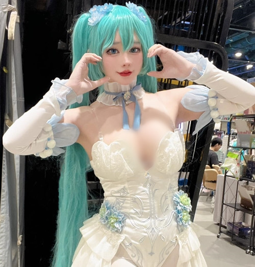 Theo tìm hiểu, Mittrapa Chimklai là một cosplayer gợi cảm nổi tiếng hàng đầu Thái Lan.