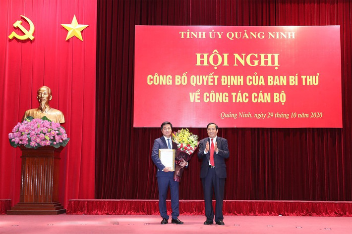 Trước đó, ngày 29/10/2020, thay mặt Ban Bí thư, Ban Tổ chức Trung ương đã trao quyết định của Ban Bí thư về việc ông Nguyễn Tường Văn, Ủy viên Ban Cán sự Đảng, Thứ trưởng Bộ Xây dựng, thôi giữ chức Ủy viên Ban Cán sự Đảng Bộ Xây dựng, điều động, luân chuyển, chỉ định tham gia Ban Chấp hành, Ban Thường vụ và giữ chức Phó Bí thư Tỉnh ủy Quảng Ninh nhiệm kỳ 2020 – 2025.