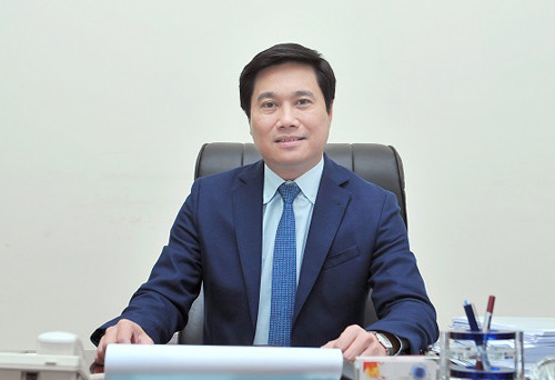 Trước khi giữ chức Chủ tịch UBND tỉnh Quảng Ninh, ông Văn có hơn 20 năm công tác trong ngành xây dựng và đảm nhiệm các chức vụ: Phó cục trưởng Cục Hạ tầng kỹ thuật; Phó bí thư Đảng ủy Cục Phát triển đô thị, Cục trưởng Phát triển đô thị của Bộ Xây dựng. Tháng 2/2020, ông Văn được Thủ tướng bổ nhiệm giữ chức Thứ trưởng Bộ Xây dựng.
