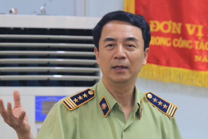 Ông Trần Hùng cũng viết rằng, cá nhân ông 10 năm công tác trong ngành QLTT, đã trực tiếp hoặc gián tiếp xử lý rất nhiều vụ việc, phối hợp với nhiều cơ quan ban ngành, kể cả báo cáo xin ý kiến trực tiếp từ nhiều lãnh đạo cấp cao. “Trong công cuộc chống tội phạm hàng gian, hàng giả, nhiều vụ việc nguy hiểm trực tiếp đe doạ đến tính mạng, nhiều áp lực, thị phi, vu cáo, nặc danh, chính danh, rồi đủ các loại đòn bẩn đánh sau lưng, mua chuộc, hối lộ,…, tôi đều luôn cố gắng đủ bản lĩnh để vượt qua. Và cho đến nay, ông vô cùng tự hào không để xảy ra sai phạm nào. Tôi sẽ cố gắng giữ vững tinh thần trong sáng đó”, ông Hùng viết.