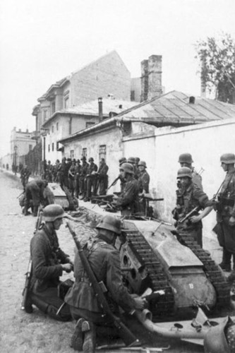 Theo ước tính, từ năm 1942 đến khi kết thúc Thế chiến 2, Đức quốc xã sản xuất khoảng 7.564 vũ khí này.