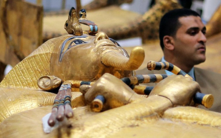 Sau khi quá trình phục hồi hoàn tất, quan tài mạ vàng của Tutankhamun sẽ được đem trưng bày tại Đại bảo tàng Ai Cập cùng với bộ sưu tập kho báu được khai quật từ lăng mộ của nhà vua huyền thoại này.