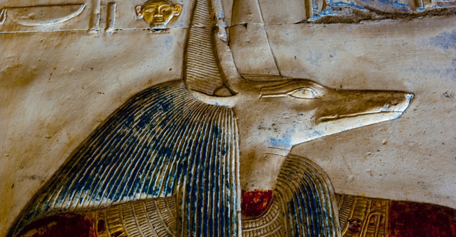 Do vậy, để tôn vinh thần Chết Anubis, người Ai Cập cổ đại hiến tế và ướp xác hơn 8 triệu con chó tại các đền thờ dành cho vị thần quyền năng này.