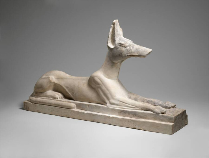 Thần Anubis tượng trưng cho sự ướp xác và cái chết. Theo đó, ông đóng vai trò quan trọng trong cõi âm hay còn gọi thế giới bên kia.