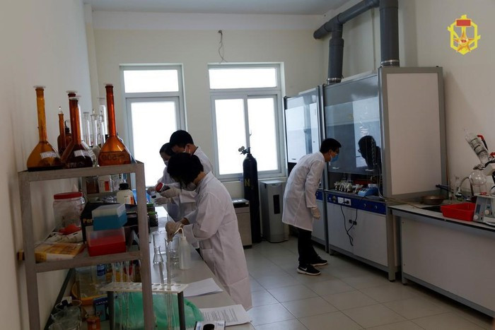Theo ông Hoài, đơn vị đã lấy mẫu tại hiện trường, ngâm trong axit 16 tiếng, đun hồi lưu khoảng 2 tiếng rồi đưa vào máy xét nghiệm. Kết quả xét nghiệm dự kiến có trong ngày 8/9.