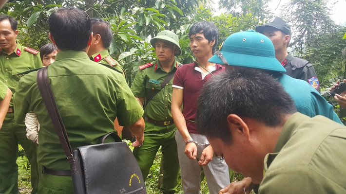 Quá trình điều tra, cơ quan công an đã xác định Tẩn Láo Lở (SN 1992, trú tại thôn Phìn Ngan, xã Trịnh Tường, huyện Bát Xát, tỉnh Lào Cai) là đối tượng gây án. Vào khoảng 19h tối ngày 4/9/2016 khi nghi can Tẩn Láo Lở bất ngờ tìm về khu vực gần nhà, lực lượng CSĐT đã bắt được đối tượng sau 25 ngày y lẩn trốn trong rừng sâu. Tại cơ quan điều tra, bước đầu Tẩn Láo Lở đã khai nhận hành vi giết người, cướp tài sản.