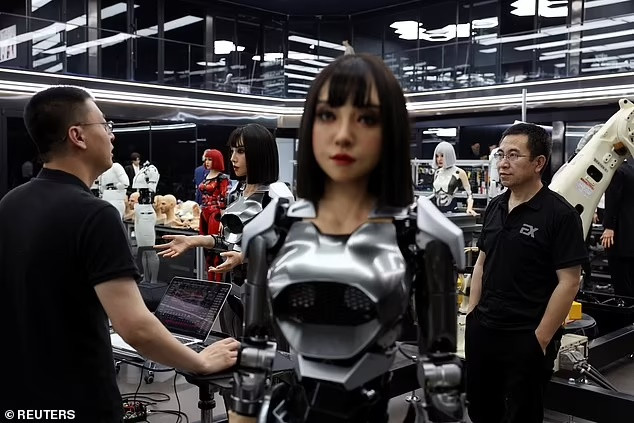 Các robot này sẽ dùng trong viện bảo tàng, tòa nhà văn phòng. Công ty tin rằng trong tương lai, robot hình người sẽ có vai trò lớn ở các lĩnh vực chăm sóc sức khỏe và giáo dục. (Ảnh: Reuters)