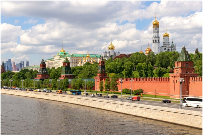 Điện Kremlin ở Moscow là pháo đài thời trung cổ lớn nhất châu Âu: Điện Kremlin ở Moscow chiếm không gian 277.000 mét vuông, trong khi bức tường thành của nó dài tới 2 km. Kho tàng kiến trúc có niên đại từ thế kỷ 14.