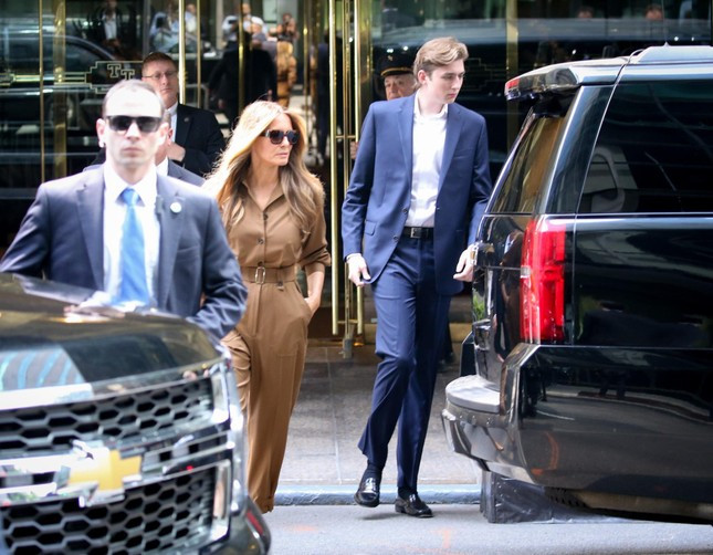 Trong lần xuất hiện mới nhất này, con trai út ông Donald Trump gây chú ý với ngoại hình nổi bật và cách ăn mặc chỉn chu. Ảnh: NY Post.
