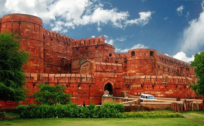 Pháo đài đỏ Agra sở hữu kiến trúc độc nhất vô nhị trên thế giới và được UNESCO công nhận là Di sản văn hóa thế giới năm 1983. (Ảnh: IT)