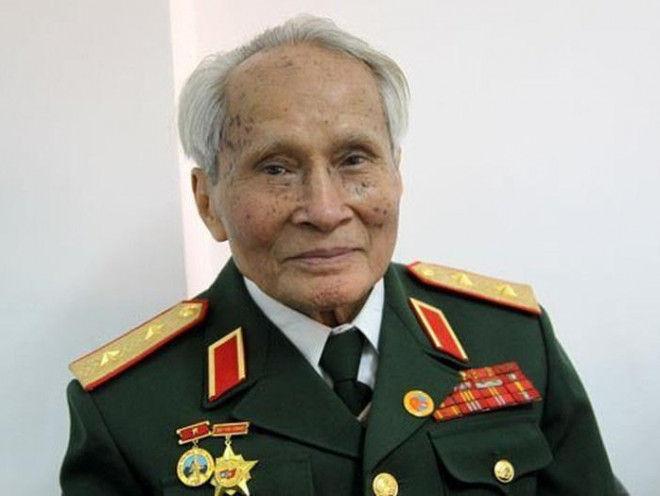 Có mặt ở những nơi gian khổ ác liệt nhất, trung tướng Nguyễn Quốc Thước đã dũng cảm, mưu trí, sáng tạo, linh hoạt trong từng trận đánh, kịp thời động viên cán bộ, chiến sĩ, củng cố tư tưởng, niềm tin cho bộ đội quyết tâm đánh thắng đế quốc Mỹ xâm lược; chỉ huy đơn vị chiến đấu với hiệu suất cao. Ảnh: IT
