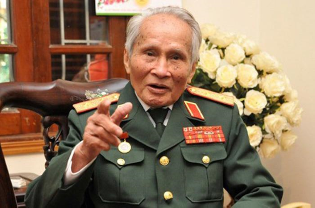 Trung tướng Nguyễn Quốc Thước tham gia cách mạng từ tháng 4/1945 trong phong trào Việt Minh tại địa phương, là cán bộ tiền khởi nghĩa, nhập ngũ, tham gia kháng chiến chống thực dân Pháp. Ông vào chiến trường Tây Nguyên từ năm 1965, tham gia chiến đấu trọn 10 năm ở chiến trường Tây Nguyên trên cương vị là Trưởng ban Tác huấn, chỉ huy Trung đoàn 24A, Trung đoàn 28, Phó Tham mưu trưởng, Tham mưu trưởng Chiến dịch Tây Nguyên.