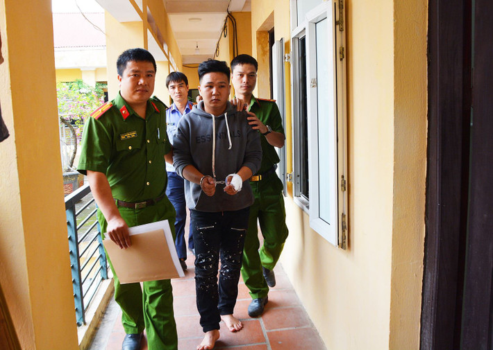 Ngày 25/10, Phòng Cảnh sát Hình sự Công an tỉnh Bắc Ninh đã ra quyết định khởi tố vụ án hình sự giết người và đang làm thủ tục khởi tố bị can đối với Phan Thanh Hoàng (19 tuổi ở xã Mỹ Bằng, huyện Yên Sơn, tỉnh Tuyên Quang) về tội giết người.