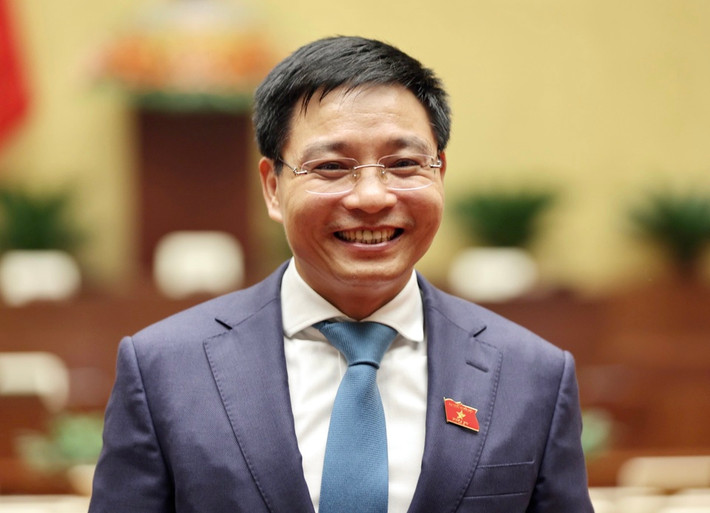 GTVT là ngành kinh tế mũi nhọn, có vai trò hết sức quan trọng trong sự nghiệp phát triển kinh tế - xã hội, an ninh quốc phòng của đất nước. Ngồi “ghế nóng”, tân Bộ trưởng GTVT Nguyễn Văn Thắng sẽ đối mặt với nhiều thách thức, nhất là trong thời điểm nhiều dự án hạ tầng lớn đang được triển khai.