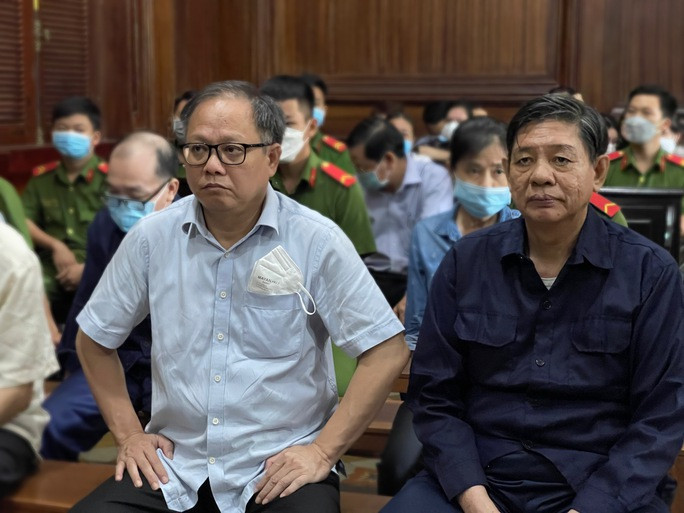 Theo Hội đồng xét xử, bị cáo Tất Thành Cang là người đứng đầu quản lý tài sản Đảng bộ TP, vốn Văn phòng Thành ủy. Bị cáo Cang đã có bút phê “đồng ý” vào tờ trình về việc xin chủ trương cho Công ty Tân Thuận chuyển nhượng 32 ha KDC Phước Kiển, không báo cáo Ban Thường vụ Thành ủy. Bị cáo Cang thừa nhận trách nhiệm và việc nhận tội này là thành khẩn, thể hiện được thái độ ăn năn, hối cải. Vì vậy, HĐXX không đồng tình với quan điểm của luật sư đề nghị tuyên bị cáo Cang không phạm tội.