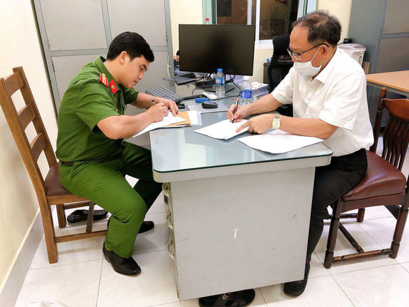 Ngày 16/12/2020, Cơ quan CSĐT Công an TP HCM (PC03) đã khởi tố bị can, bắt tạm giam ông Tất Thành Cang về tội "vi phạm quy định về quản lý, sử dụng tài sản nhà nước gây thất thoát lãng phí" do có sai phạm liên quan vụ việc phát hành cổ phiếu tại Công ty TNHH MTV Phát triển Công nghiệp Tân Thuận (IPC) và Công ty cổ phần phát triển Nam Sài Gòn (Sadeco).