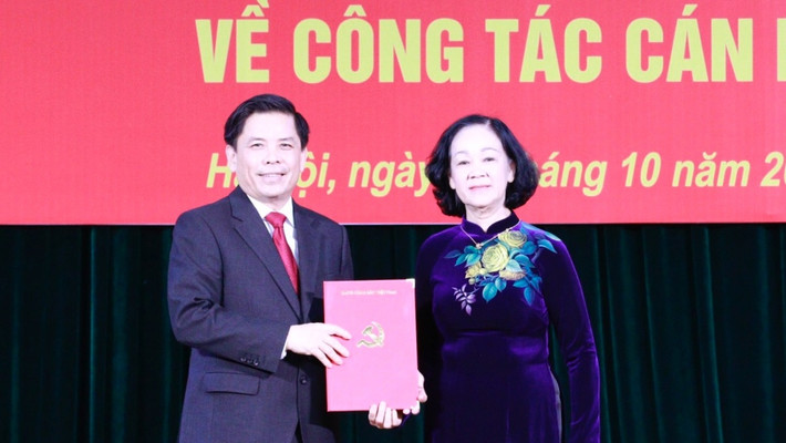Chiều 21/10, Đảng ủy khối các cơ quan Trung ương tổ chức Hội nghị công bố quyết định của Bộ Chính trị về công tác cán bộ. Bộ Chính trị chỉ định ông Nguyễn Văn Thể tham gia Ban Chấp hành, Ban Thường vụ và giữ chức Bí thư Đảng ủy khối các cơ quan Trung ương nhiệm kỳ 2020-2025.
