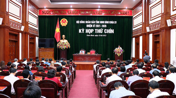 Tại kỳ họp thứ 9 mới đây, HĐND tỉnh Ninh Bình khóa XV đã tiến hành biểu quyết miễn nhiệm chức vụ Chủ tịch HĐND tỉnh Ninh Bình khóa XV, nhiệm kỳ 2021 - 2026 đối với ông Trần Hồng Quảng do nghỉ hưu trước tuổi. Nghị quyết về việc xác nhận kết quả miễn nhiệm chức vụ Chủ tịch HĐND tỉnh Ninh Bình khóa XV, nhiệm kỳ 2021 - 2026 được HĐND tỉnh thông qua ngay sau đó.